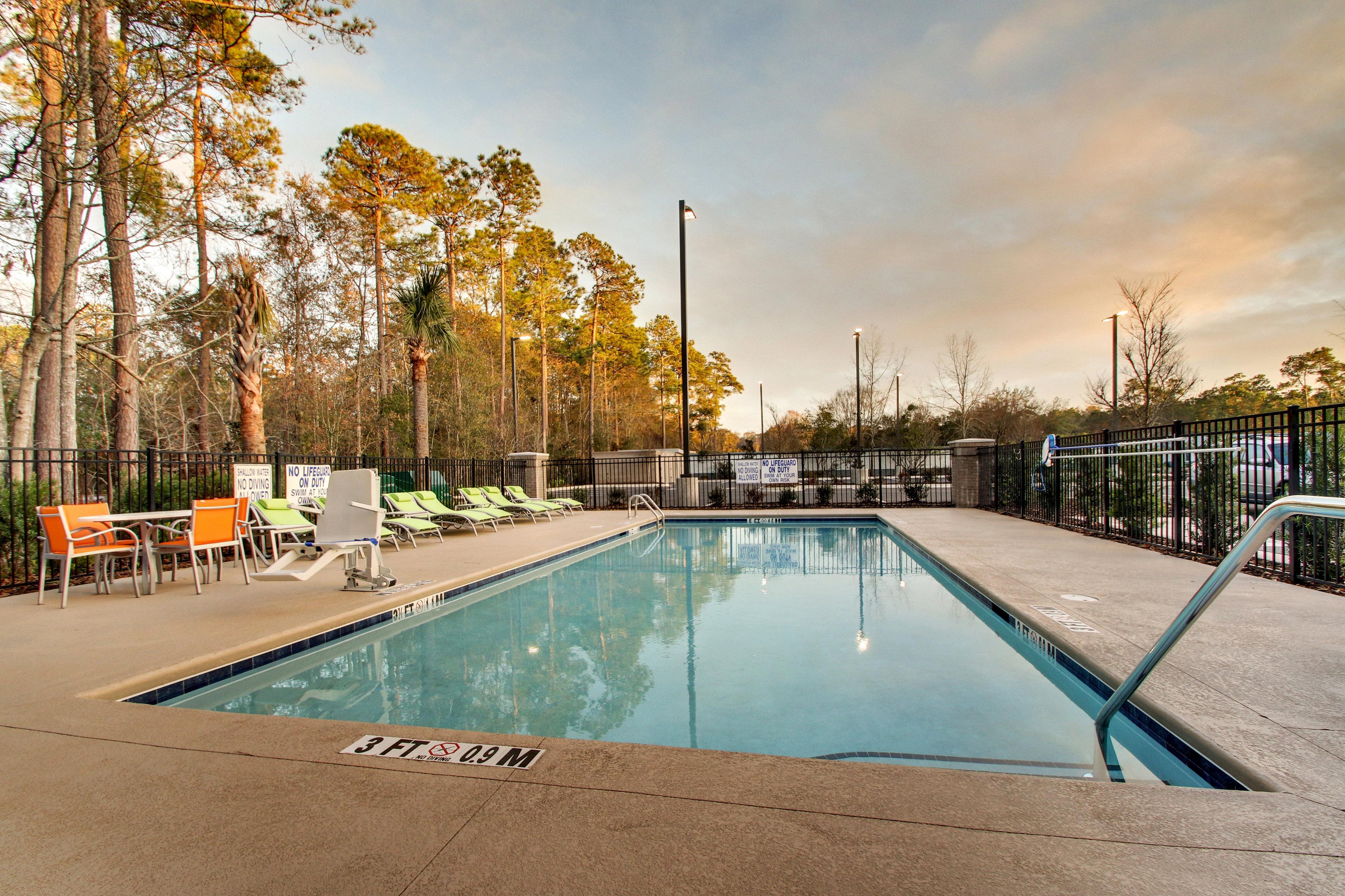 Holiday Inn Express & Suites - Summerville By Ihg Exterior photo